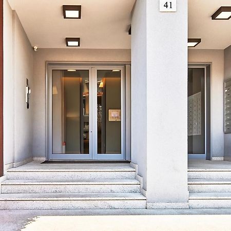 Monviso Modern - Exclusive Apartment Milan Bagian luar foto