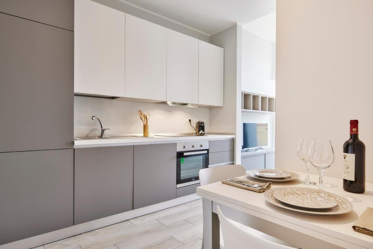 Monviso Modern - Exclusive Apartment Milan Bagian luar foto
