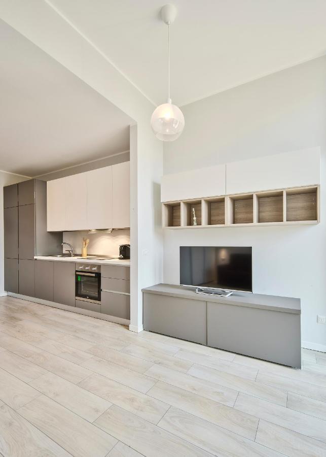 Monviso Modern - Exclusive Apartment Milan Bagian luar foto