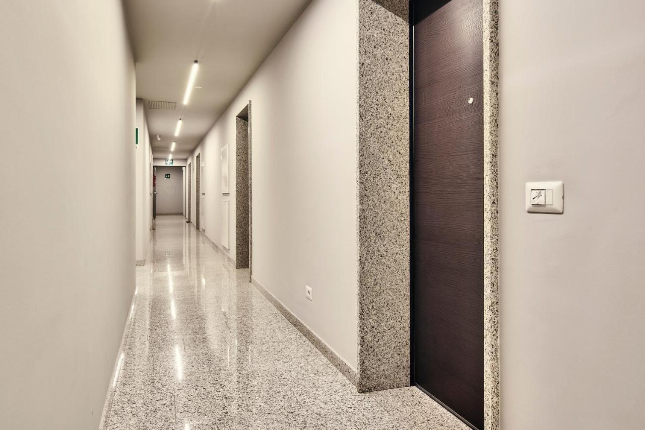 Monviso Modern - Exclusive Apartment Milan Bagian luar foto