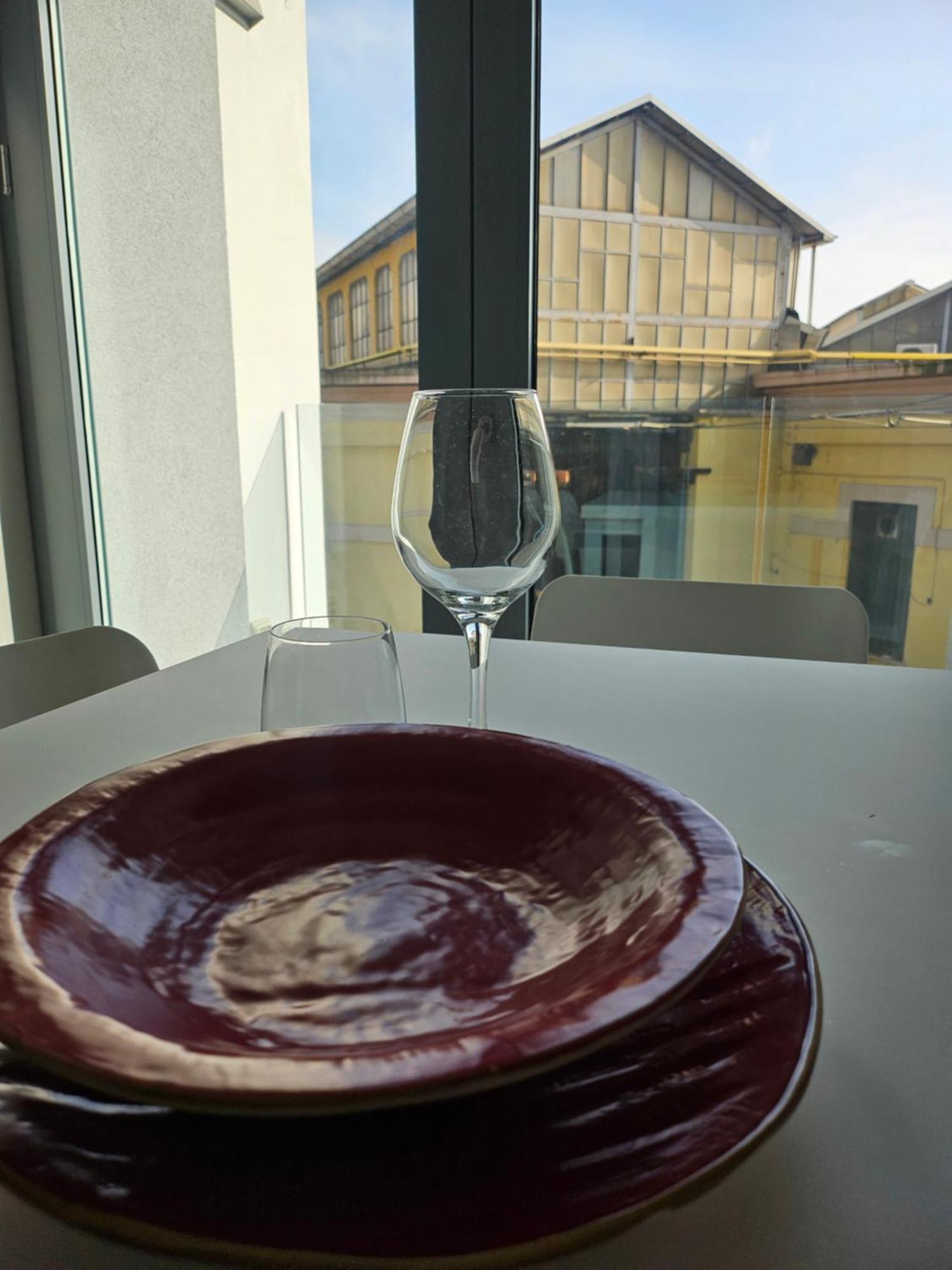 Monviso Modern - Exclusive Apartment Milan Bagian luar foto
